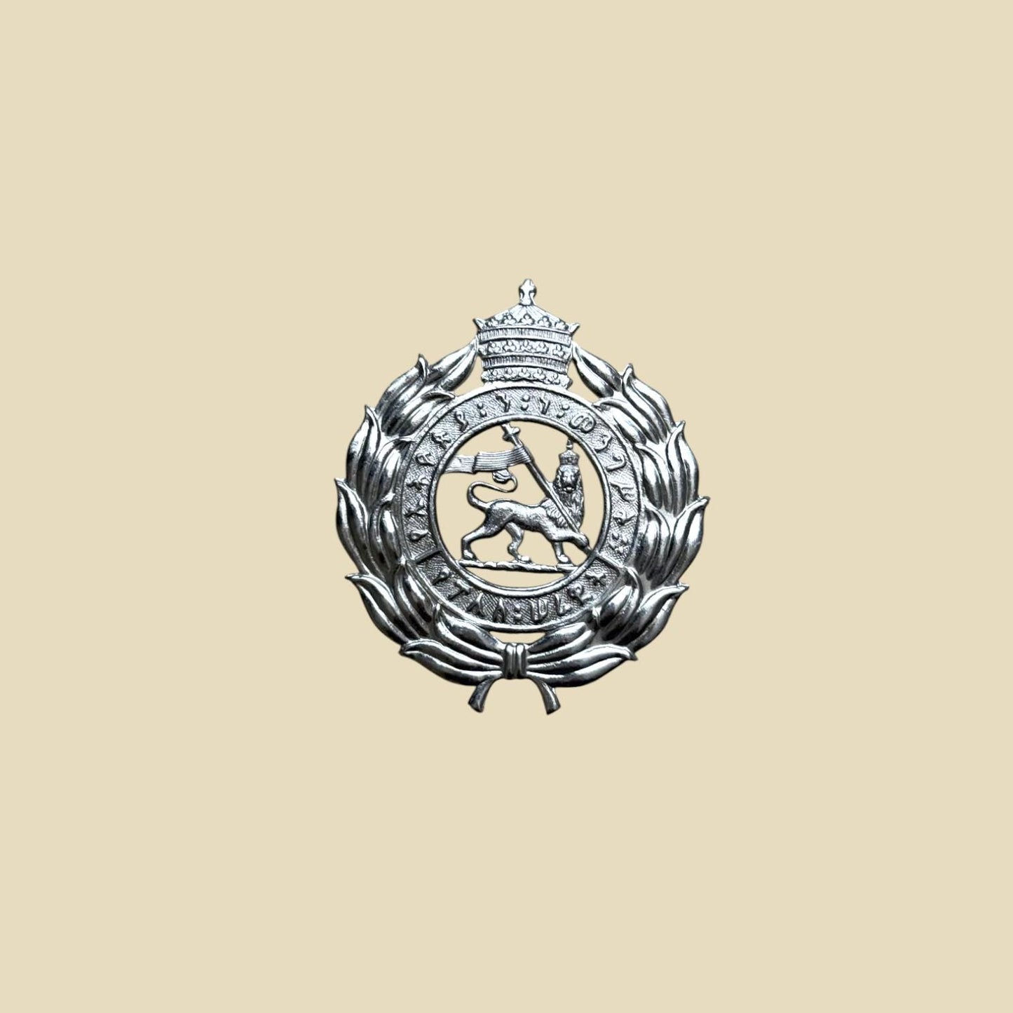 Haile Selassie Ethiopian police force officers cap pin  . Ethiopian Police Pin, Rasta badges, Lion of Judah, Rasta memorabilia.